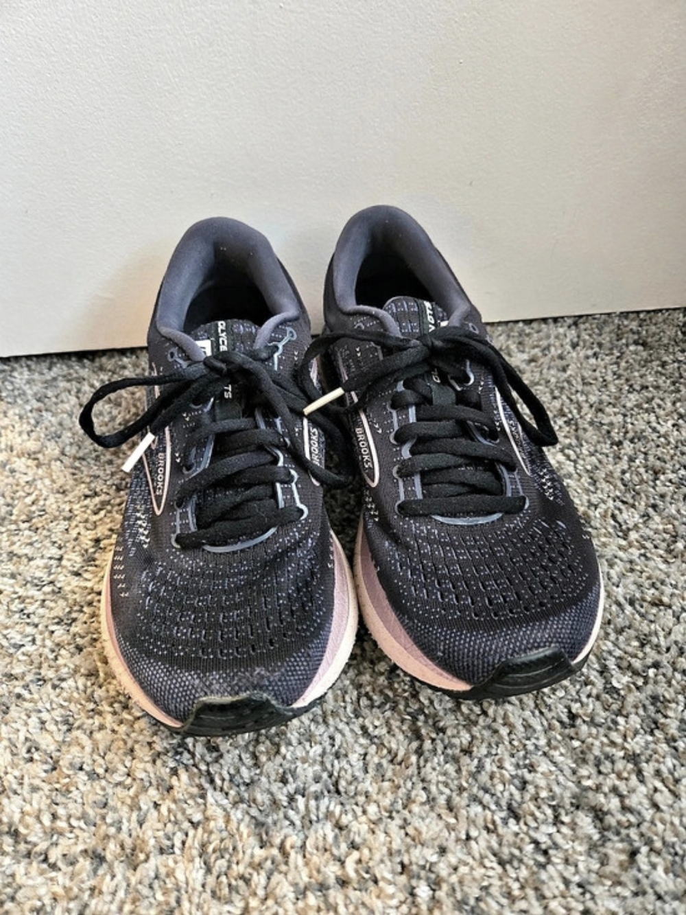Brooks Glycerin 19 Athletic Shoes Black & Pink US 8